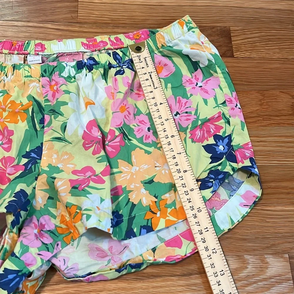 Old Navy‎ Green and Pink pajama Shorts Vibrant Design in green floral size large